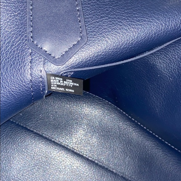 Michael Kors Kimberley Bonded Large Tote B… - Picture 5 of 5